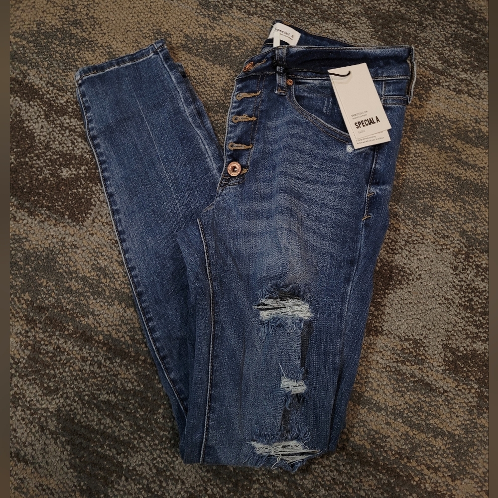 Nwt distressed skinnies